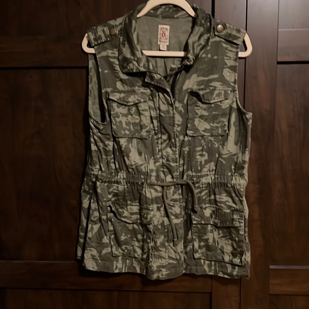 Decree camo vest denim
